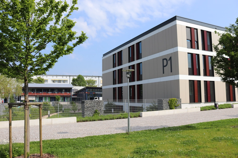 Gesundheitseinrichtungen des Bezirks Oberfranken GeBO-Berufsfachschulen für Pflegeberufe am Bezirkskrankenhaus Bayreuth